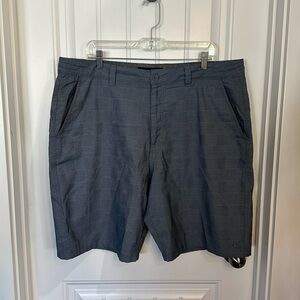 O’Neill men’s lightweight shorts in excellent condition size 40 waist very nice